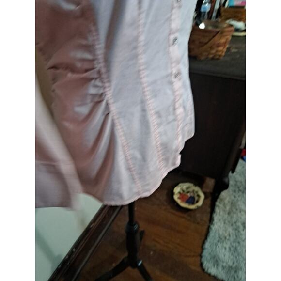 NEW YORK & COMPANY Womens Size Medium Pink Ruched Button Up Collared Shirt Top - Picture 4 of 9